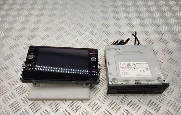 Volkswagen Golf VII Radio/CD/DVD/GPS head unit 5G6919605A 3Q0035824B