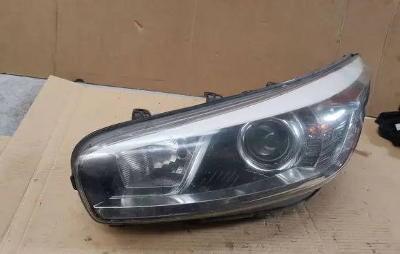 KIA Ceed Headlight/headlamp 92101A2010