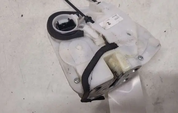 Mazda 6 Front door lock B0089
