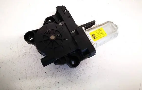 Volvo XC70 Front door window regulator motor 970714101