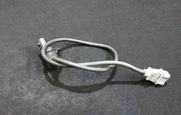 Volkswagen PASSAT B5 Crankshaft position sensor 050906433