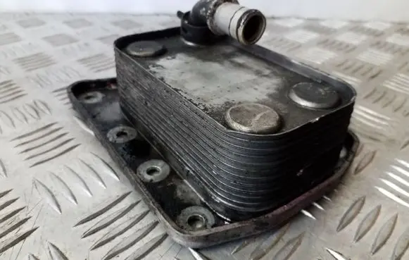 Jeep Cherokee III KJ Oil filter mounting bracket