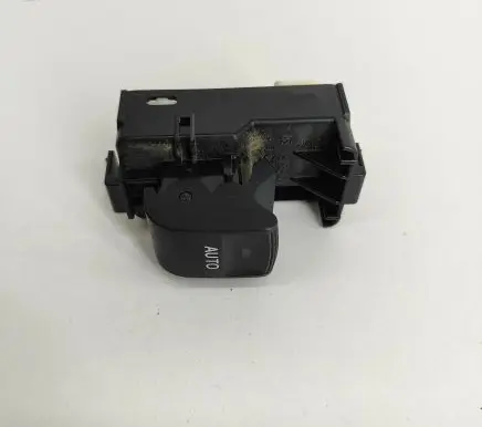 Toyota Prius+ (ZVW40) Electric window control switch 8481033120