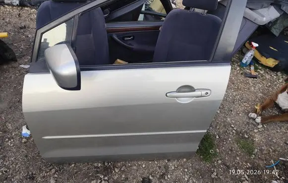 Mazda 5 Front door 22R
