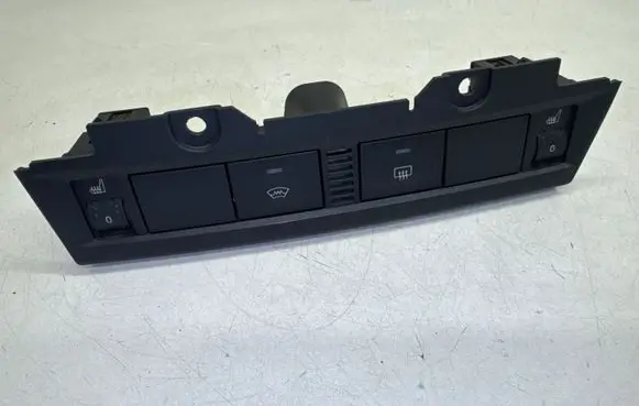 Ford Focus A set of switches 4M5113D734AC