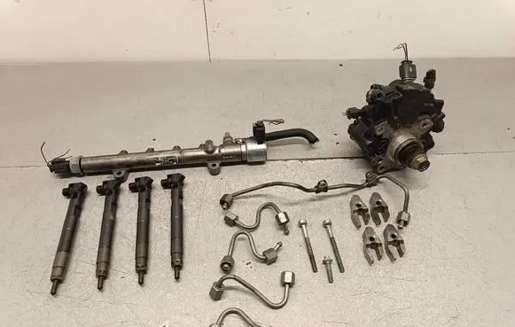 Mercedes-Benz E W212 Fuel injection system set A6510700101 9424A020A 0379412KCE