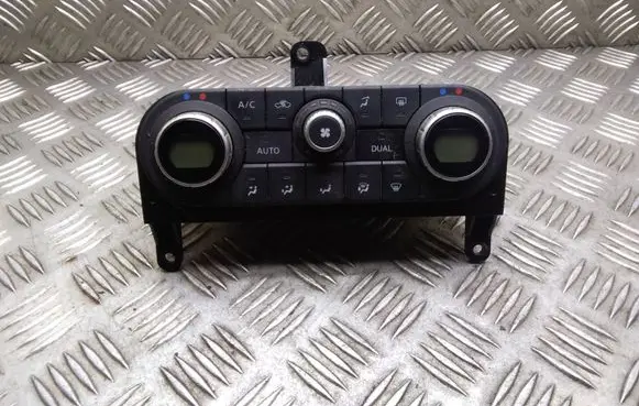Nissan Qashqai Climate control unit 27500BR45D