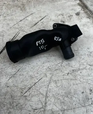Mercedes-Benz C W204 Engine coolant pipe/hose A2712002056