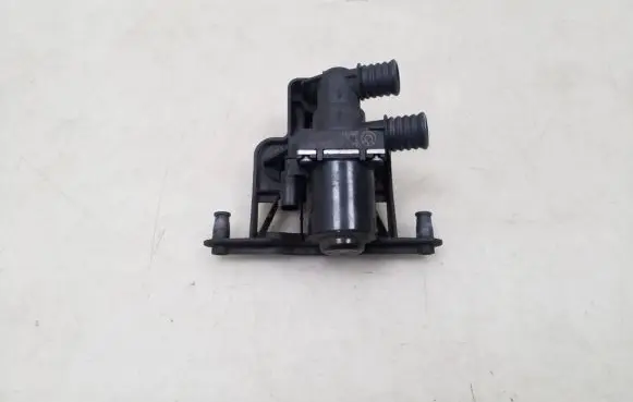 BMW 5 E60 E61 Coolant heater control valve 6920226