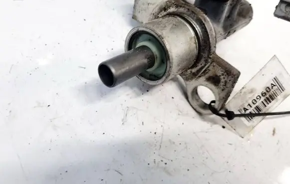Volkswagen PASSAT B5 Master brake cylinder 