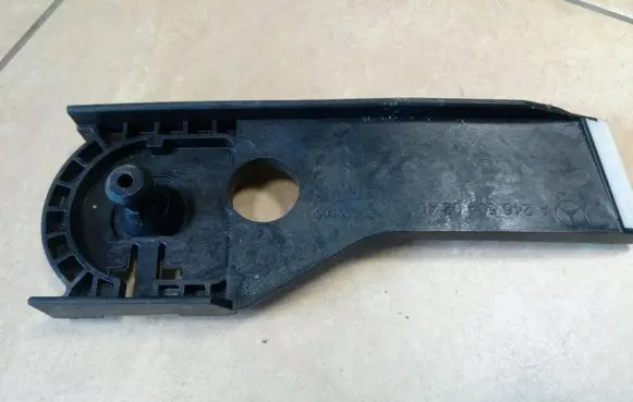 Mercedes-Benz A W176 Radiator mount bracket 2465040240 NE70271