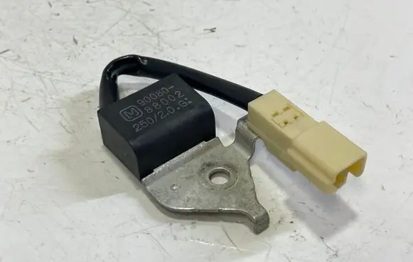 Toyota Avensis T250 Antenna control unit 9008088002