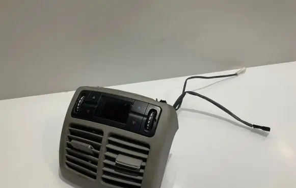 Rear air vent grill
