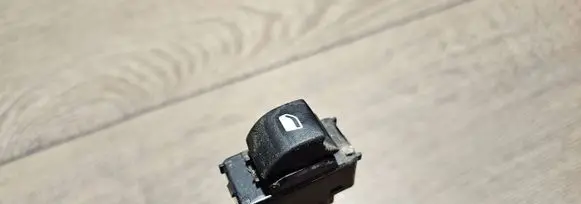 Peugeot Partner Electric window control switch 96624231
