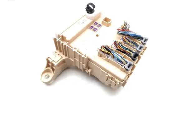 Toyota RAV 4 (XA40) Fuse module 6358-6799 82730-42821