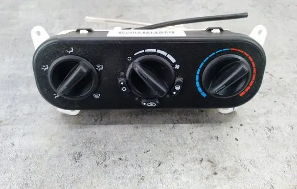 Jeep Patriot Climate control/heater control trim P55111874AB