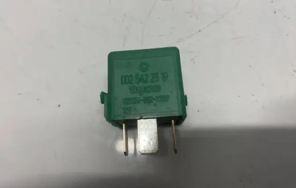 Mercedes-Benz A W169 Other relay 0025422319 v23134-a52-x309