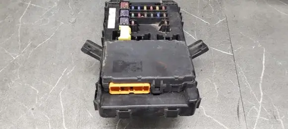 Toyota Avensis T220 Fuse box set 82641-05011