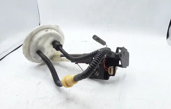 BMW 5 E60 E61 Fuel level sensor 0580303042 6765849