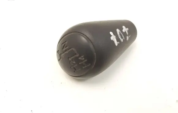 Toyota Hilux (AN10, AN20, AN30) Gear lever shifter trim leather/knob