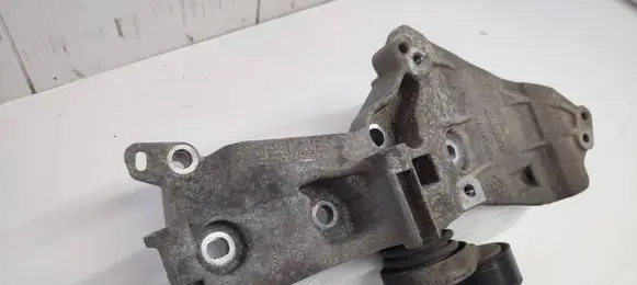 Renault Clio IV Generator/alternator bracket 8200669495