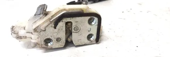 Honda CR-V Front door lock 72651-SWA-G1
