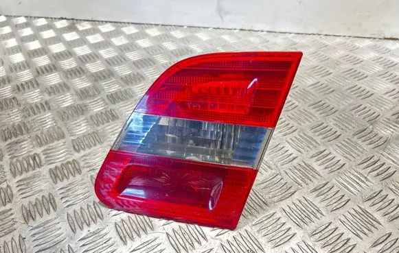 Tailgate rear/tail lights