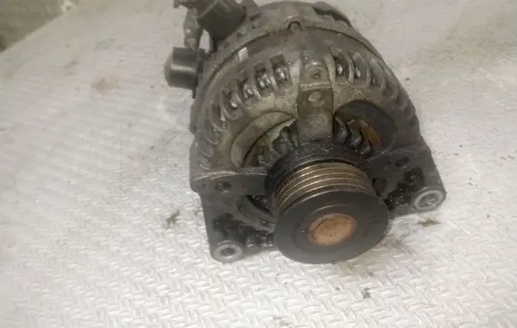 Ford Focus Generator/alternator 1042103523 30795423