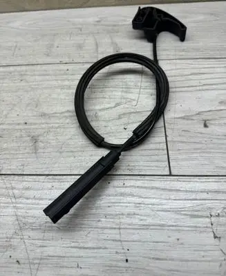 Volkswagen Golf Plus Engine bonnet (hood) release handle 1H1823533