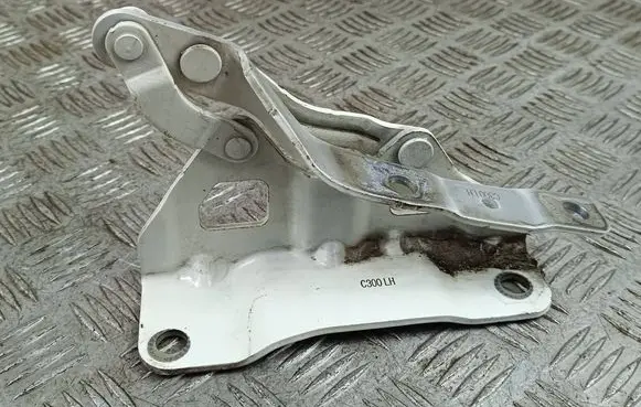 Engine bonnet/hood hinges