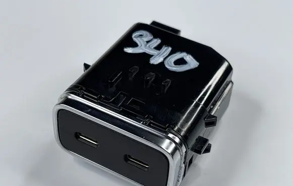 Mercedes-Benz GLS X167 USB socket connector A1678205402