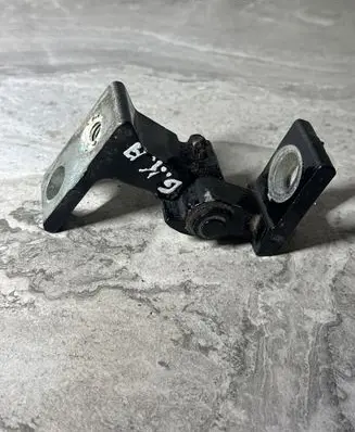 Volkswagen Tiguan Rear door upper hinge 5N0831411