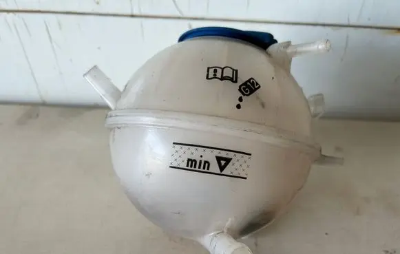 Volkswagen Eos Coolant expansion tank/reservoir