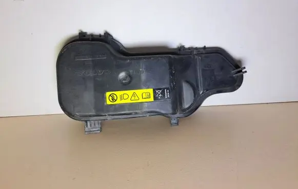Volvo V70 Headlight/headlamp dust cover 63301