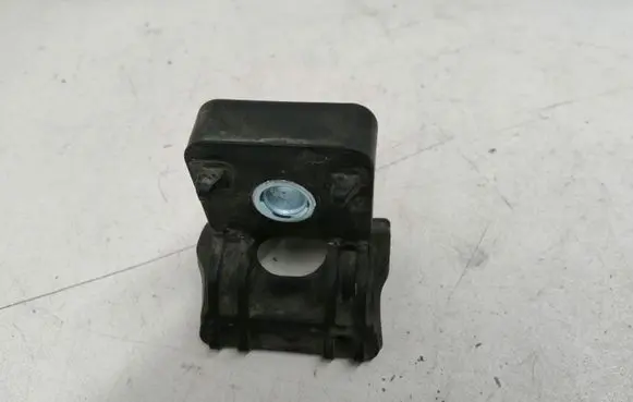Chevrolet Cruze Radiator mount bracket 13250318