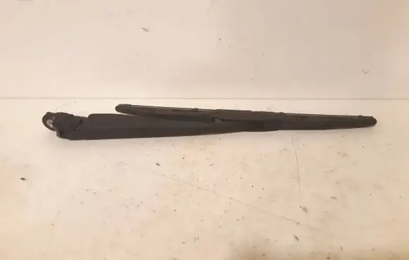 Rear wiper blade arm