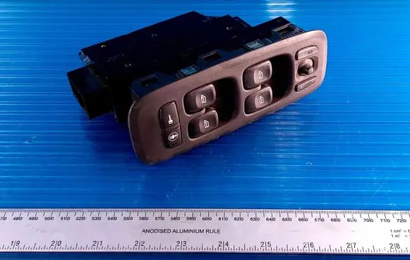Volvo S60 Electric window control switch 8682949 02W23E MD233400048