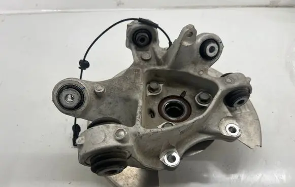 Tesla Model 3 Rear wheel hub 104441600F AMB200091C22810