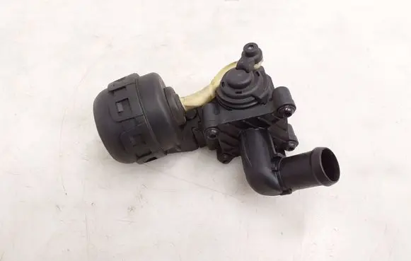 Volkswagen Amarok Coolant heater control valve 059121737AR