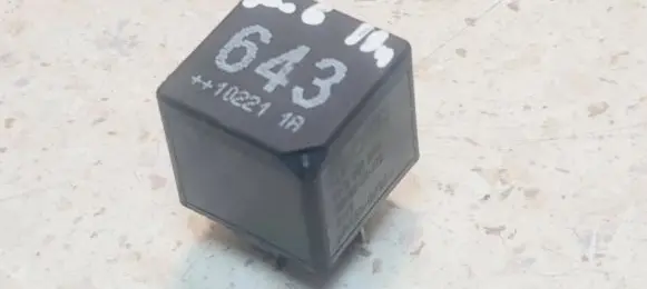 Audi A6 S6 C6 4F Other relay 8K0951253 PA66GF25 V23136B6X72