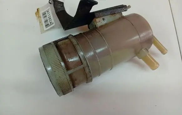 Isuzu D-Max Power steering fluid tank/reservoir