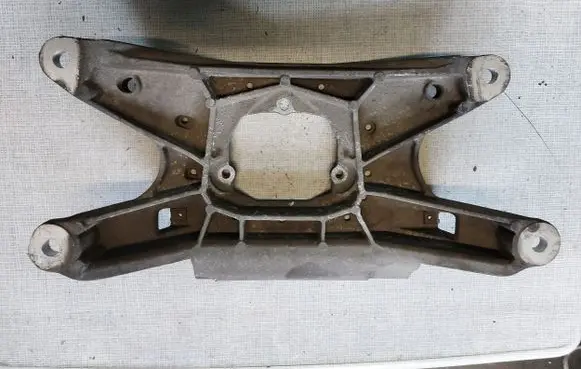 Gearbox mounting bracket