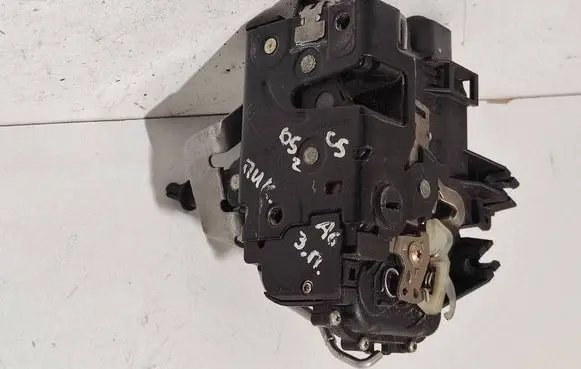 Audi A6 S6 C5 4B Rear door lock 4B0839016G