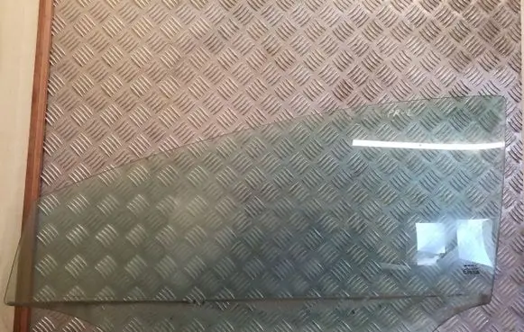 Seat Leon (1P) Front door window glass four-door 43R001582