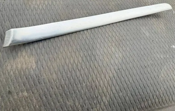 Audi A4 S4 B7 8E 8H Front door trim bar 8E0867409