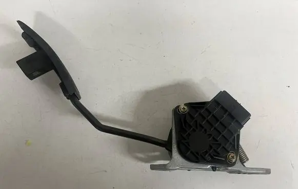 Nissan X-Trail T30 Accelerator throttle pedal 180028h810