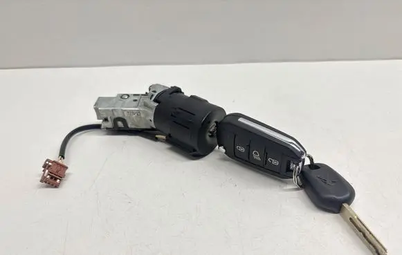 Peugeot 208 I Ignition lock 9673257480