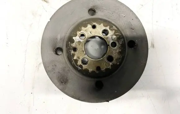 Volkswagen PASSAT B5 Crankshaft pulley 038105243F