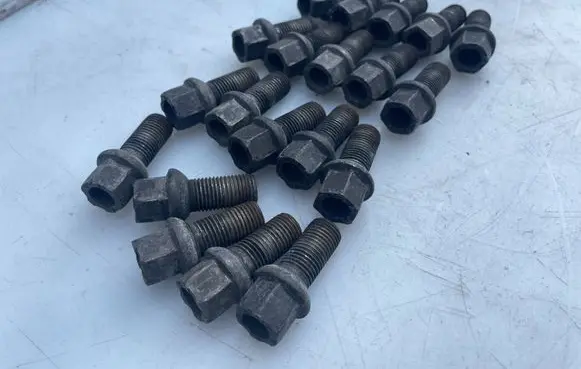 Volkswagen PASSAT B6 Nuts/bolts 