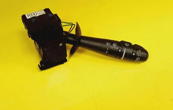 Renault Twingo II Wiper control stalk 8200515827